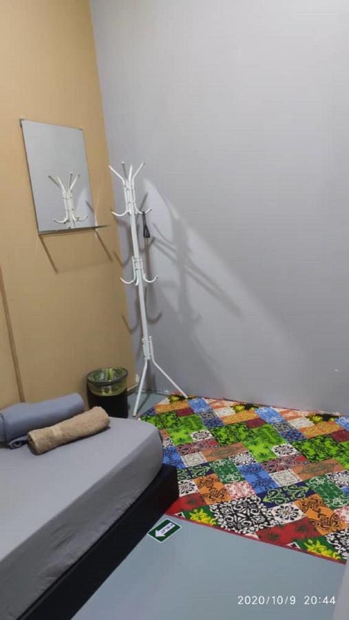 Ny Tropical Backpackers Vandrarhem Desaru Exteriör bild