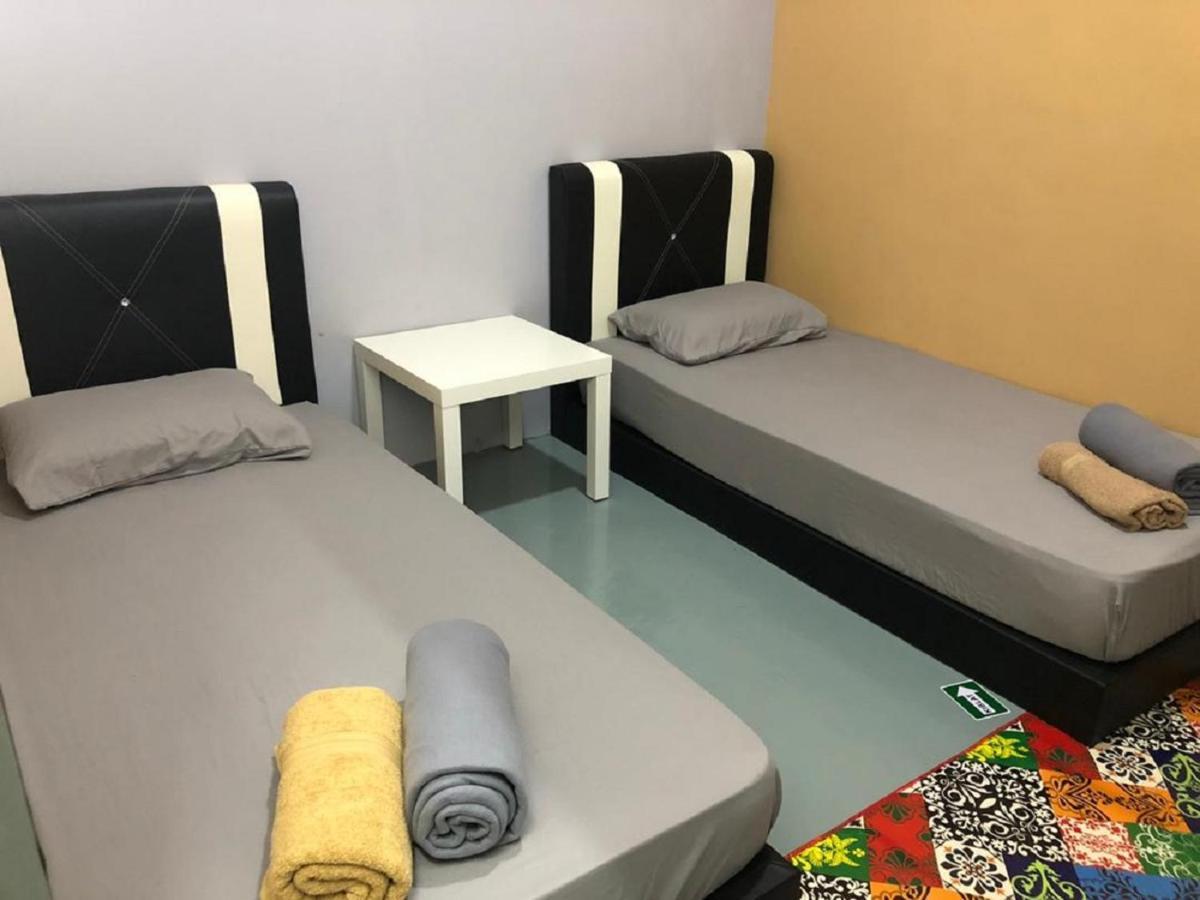 Ny Tropical Backpackers Vandrarhem Desaru Exteriör bild